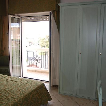 Hotel Residence Veliero Riccione Luaran gambar