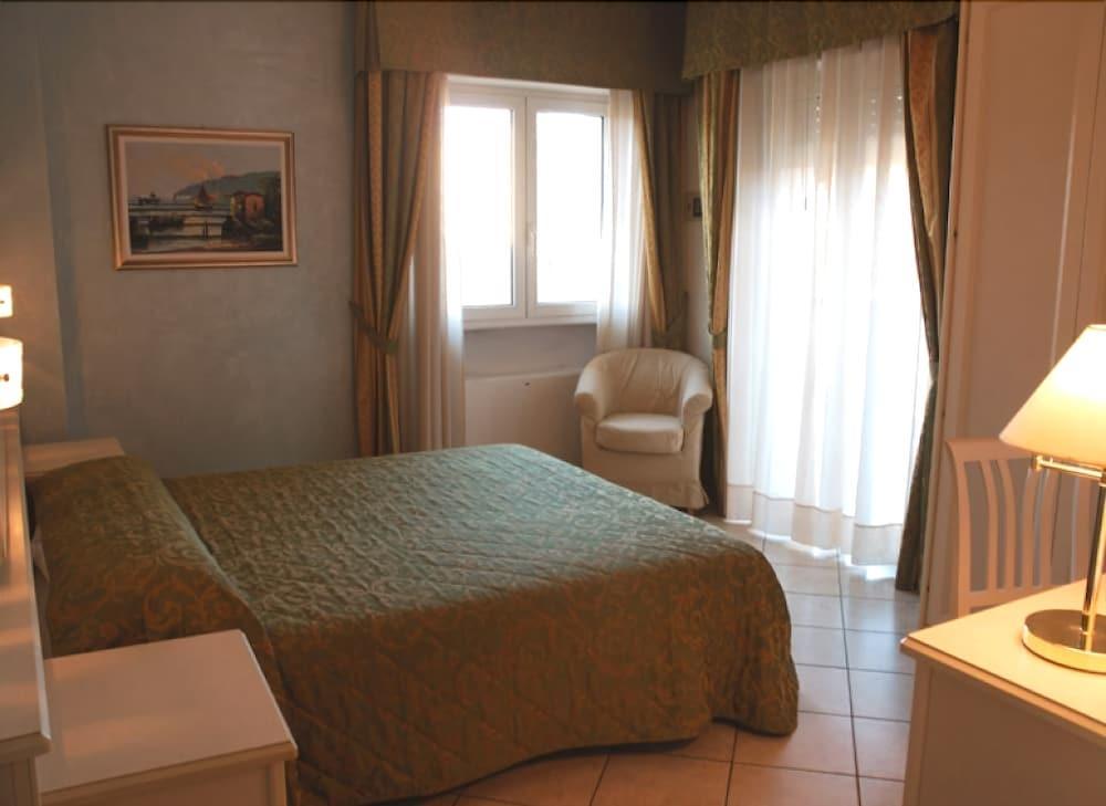Hotel Residence Veliero Riccione Luaran gambar