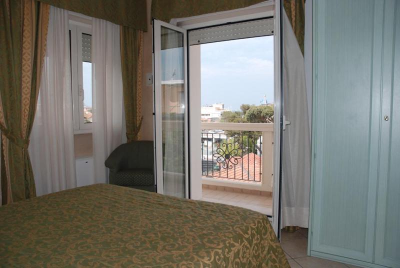 Hotel Residence Veliero Riccione Luaran gambar