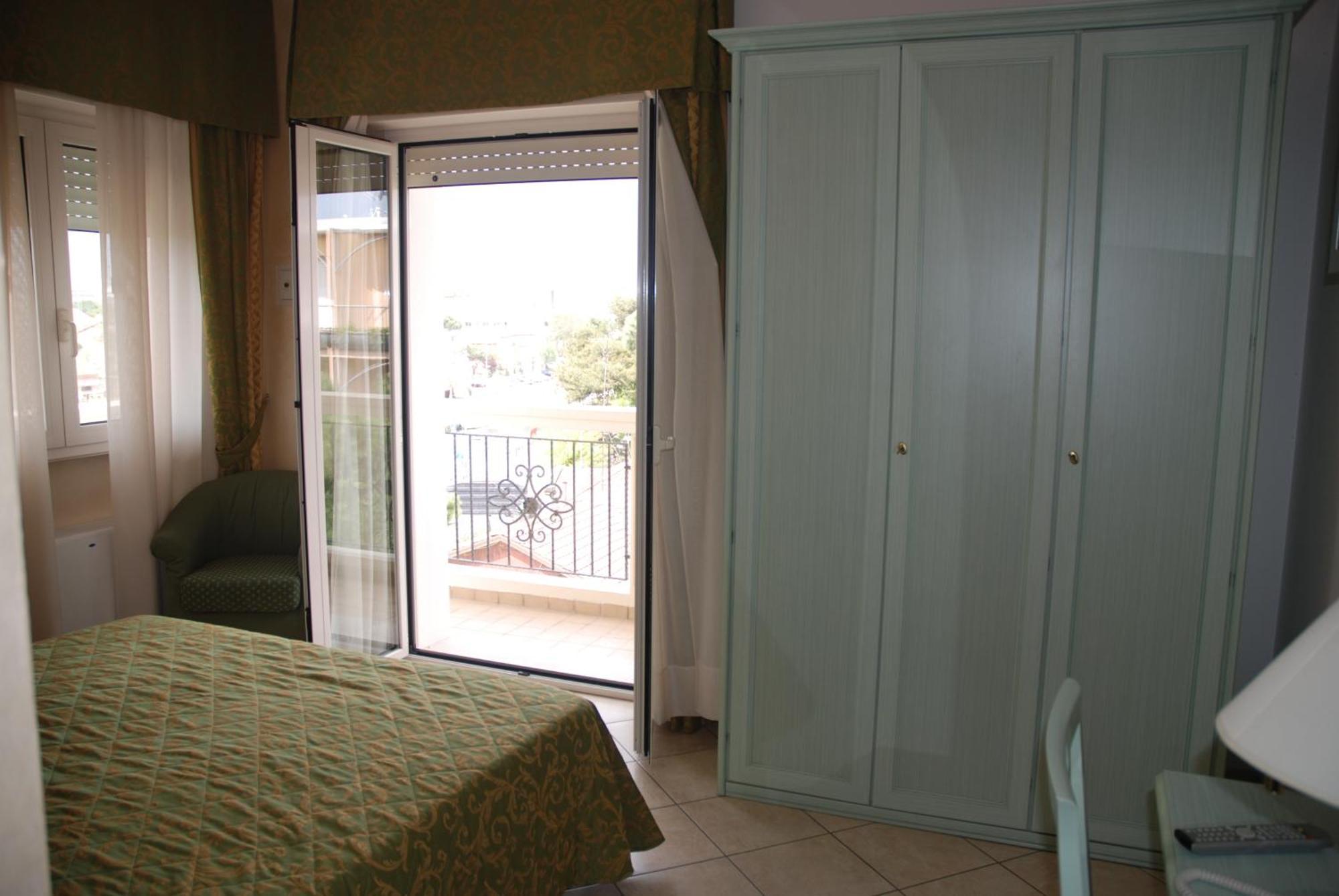 Hotel Residence Veliero Riccione Luaran gambar