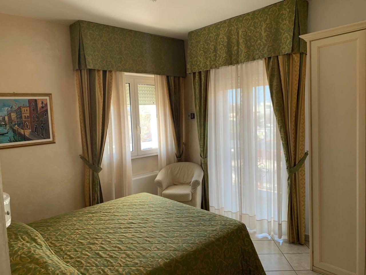 Hotel Residence Veliero Riccione Luaran gambar